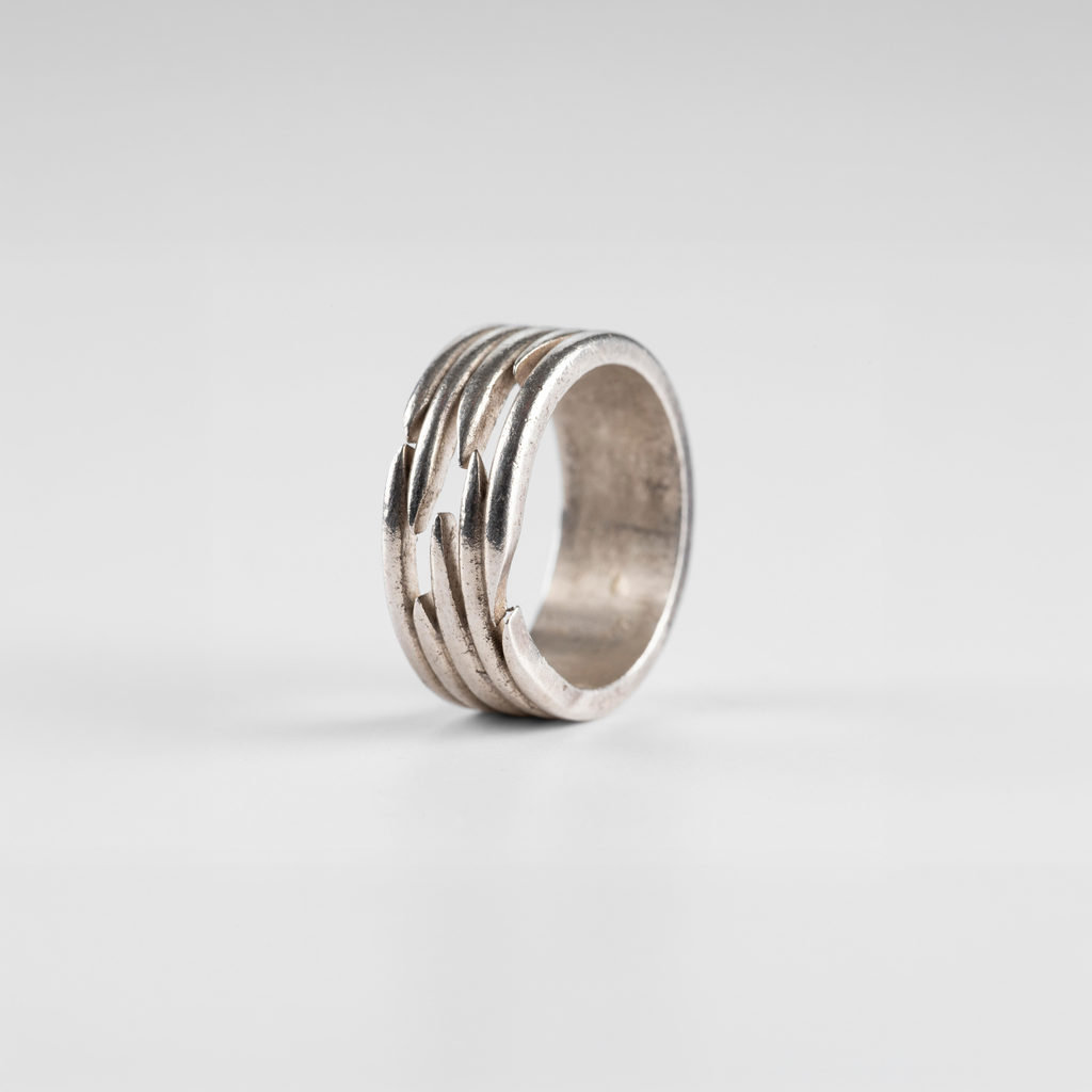 Puncture Ring ©