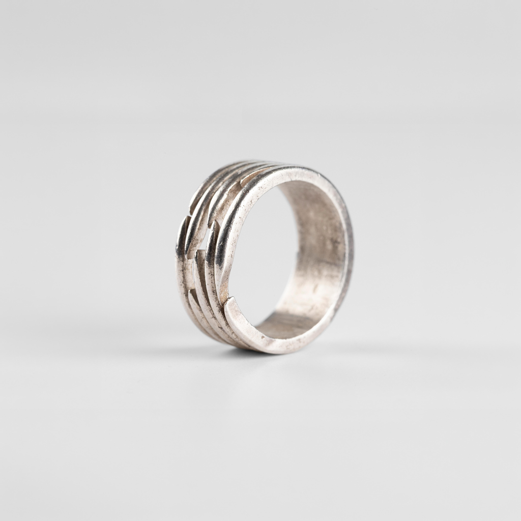 Puncture Ring ©