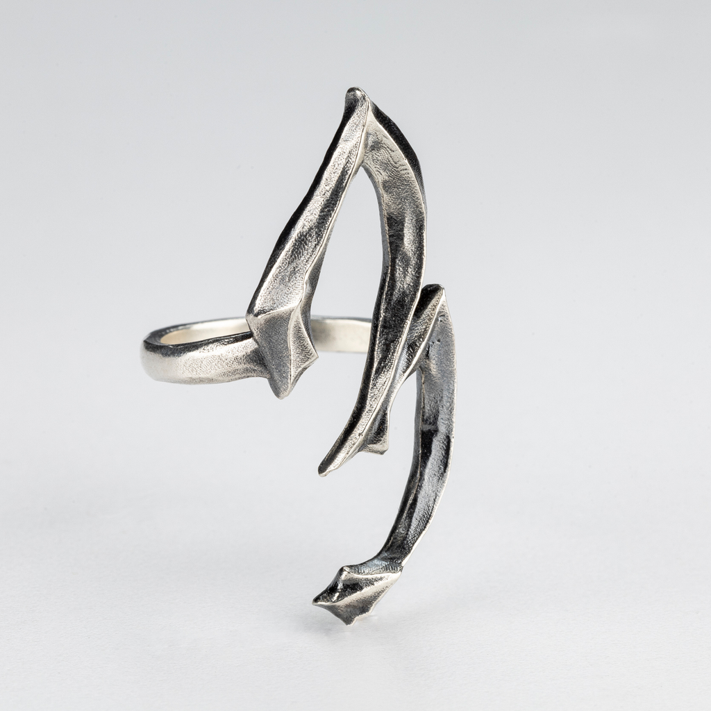 Side view of the handcrafted silver 3 Ring with sculptural gothic lines.