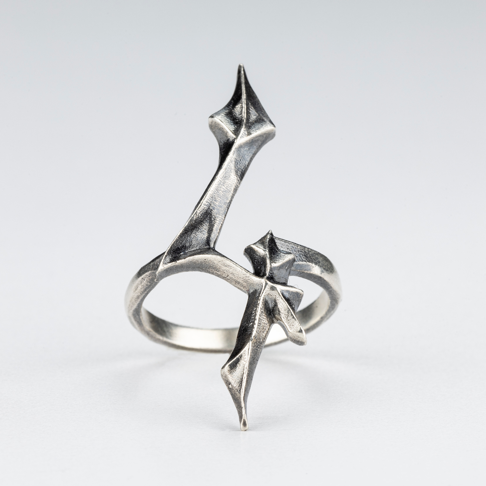 Angled view of the sterling silver 4 Ring with blade-like gothic design