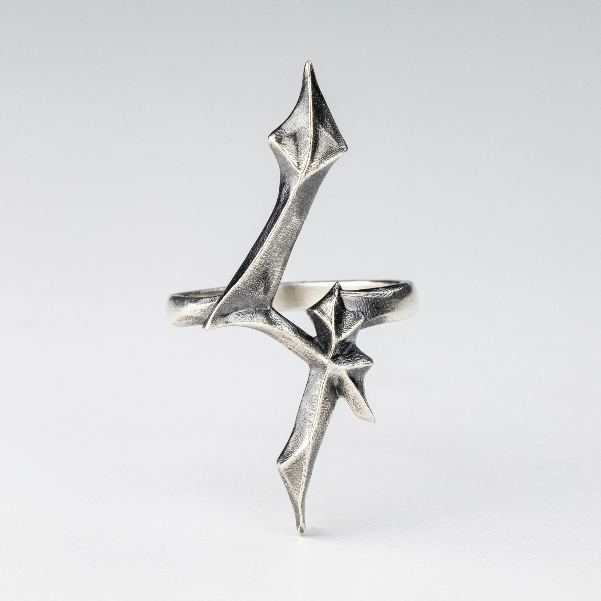 Handcrafted gothic silver 4 Ring with elongated sharp silhouette
