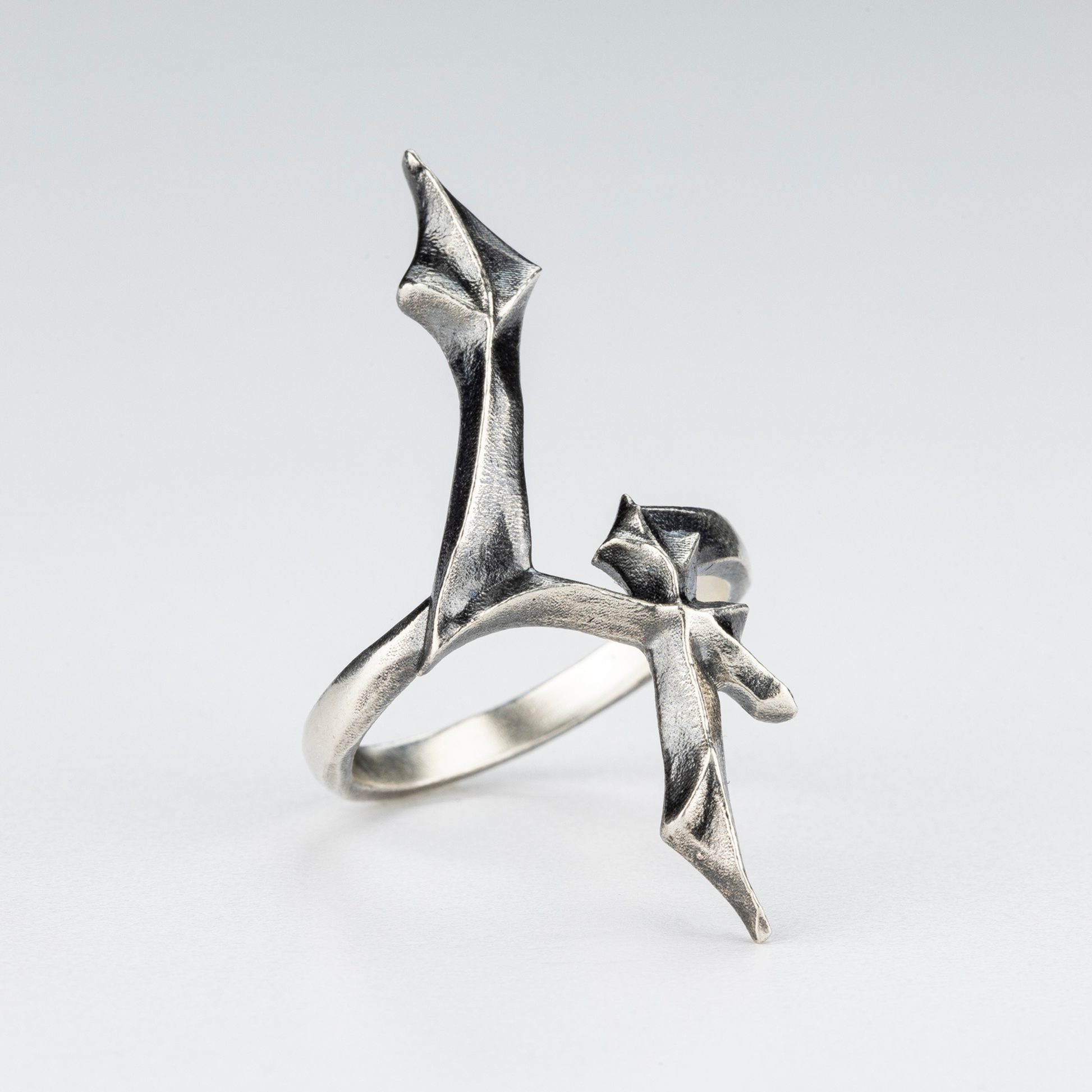 Side view of the handcrafted silver 4 Ring with pointed vertical structure