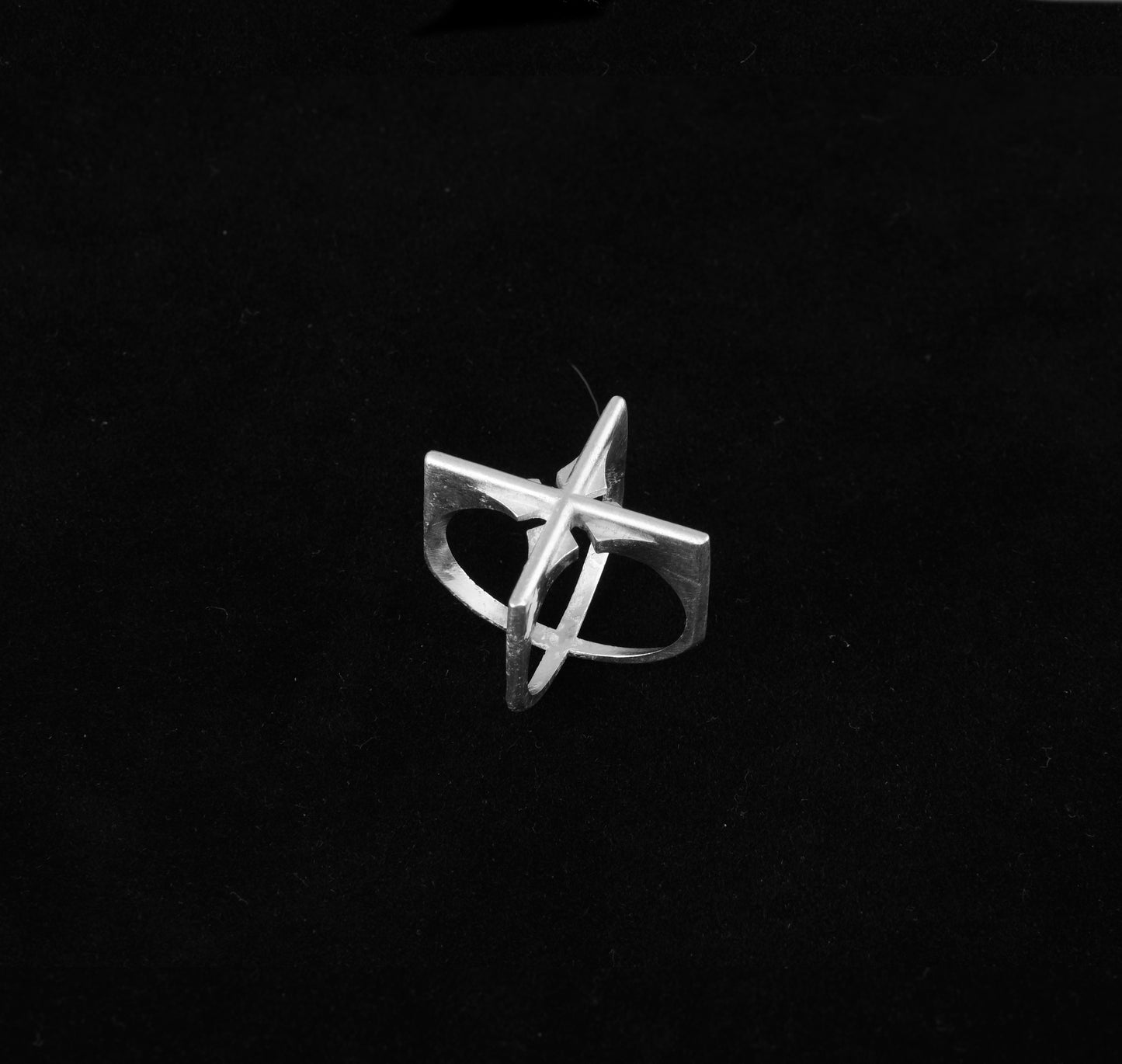 Cross ring © | handmade jewelry