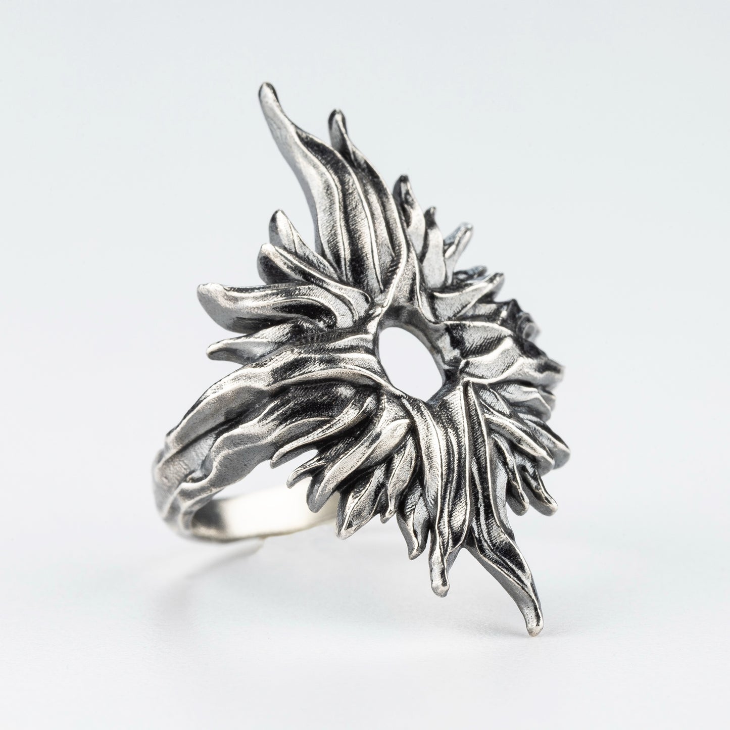 Gothic sun ring in sterling silver 925 with sculptural rays