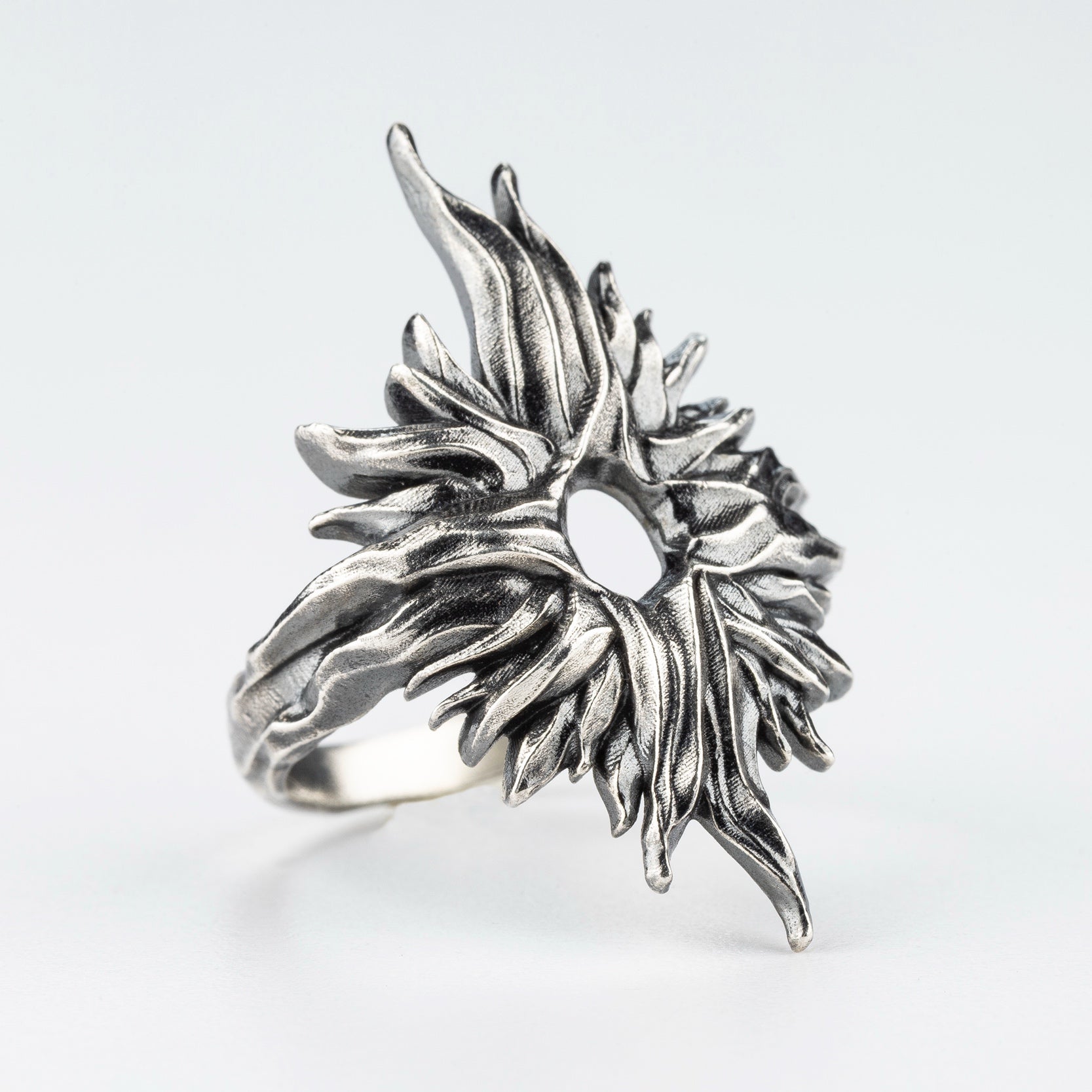 Gothic sun ring in sterling silver 925 with sculptural rays