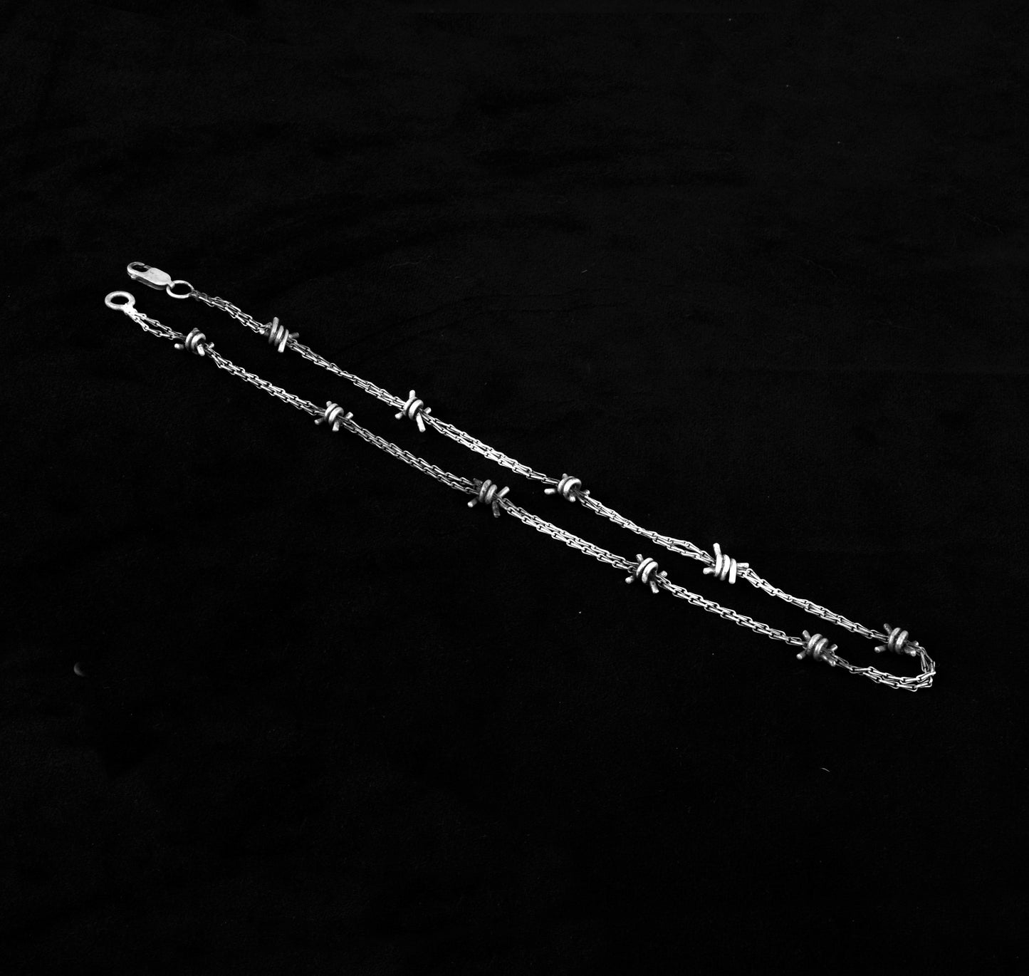 Silver Barbwire Necklace © | handmade jewelry