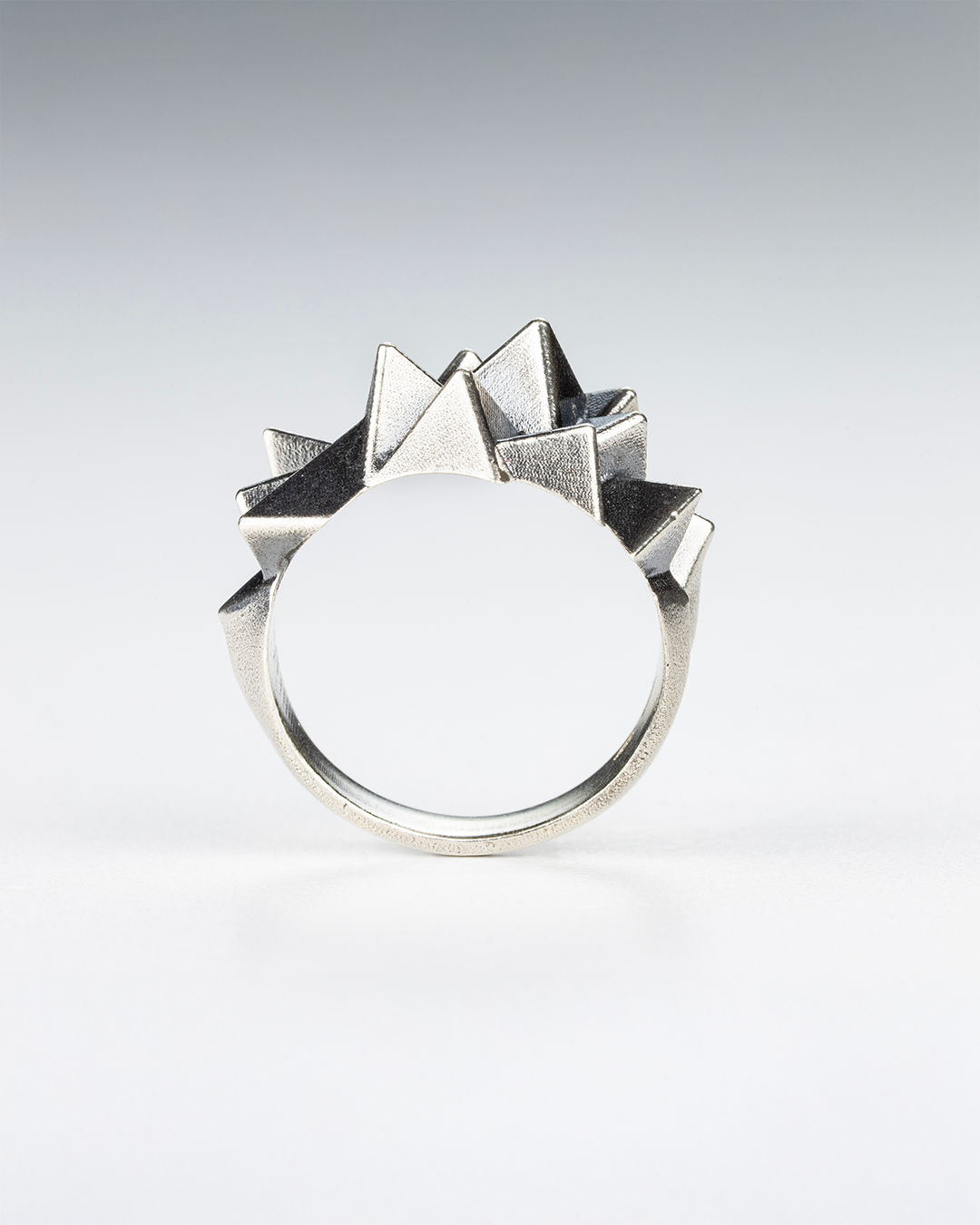 Handmade Cestia Ring in oxidized 925 sterling silver, featuring a geometric and architectural design inspired by the Cestius Pyramid.