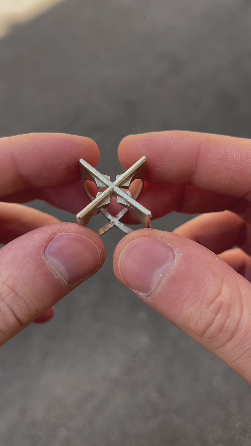 Cross ring ©