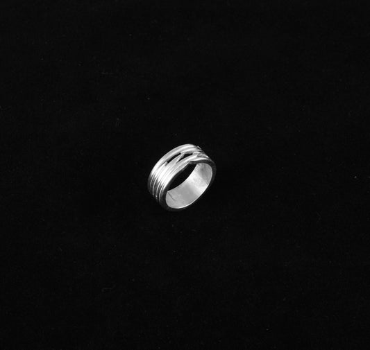 Puncture Ring © | handmade jewelry