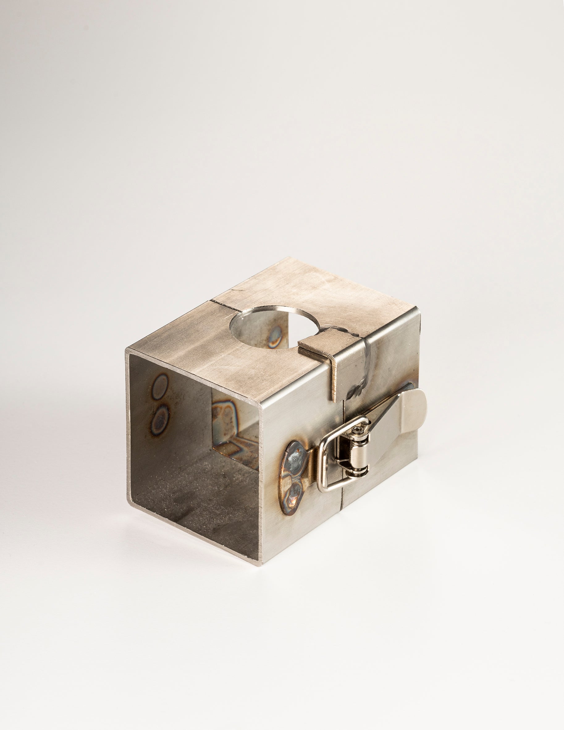 Side view of the Seba Makes casting mold showing the secure dual locking mechanism