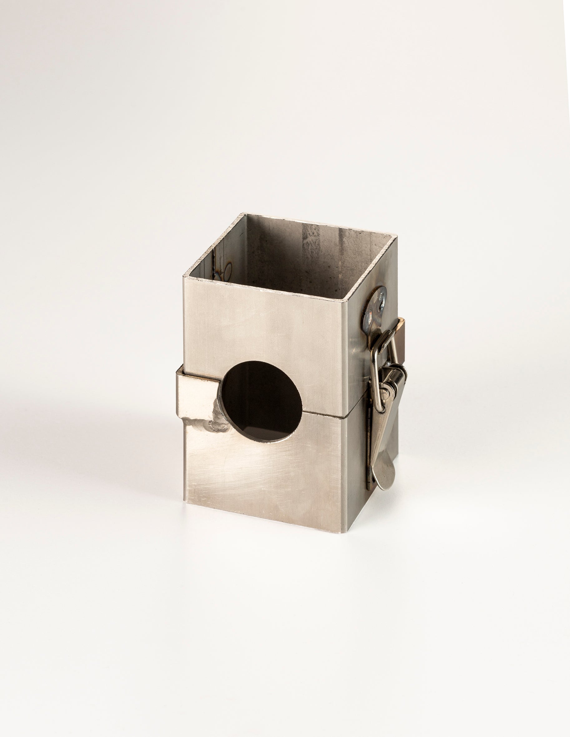  ⁠Seba Makes stainless steel casting mold for jewelry sand casting with locking latches.⁠